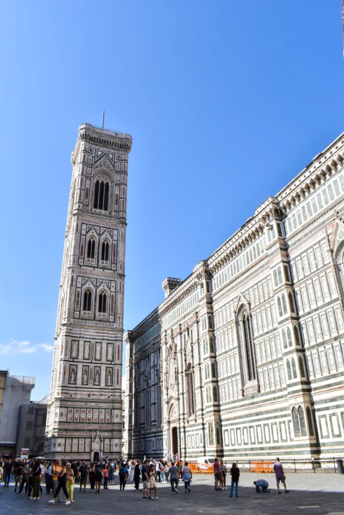 grande tour : le campanile à côté de la cathédrale, à visiter à Florence 