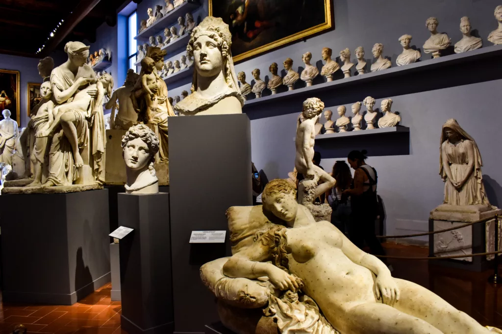 statues de femme, en buste ou entière